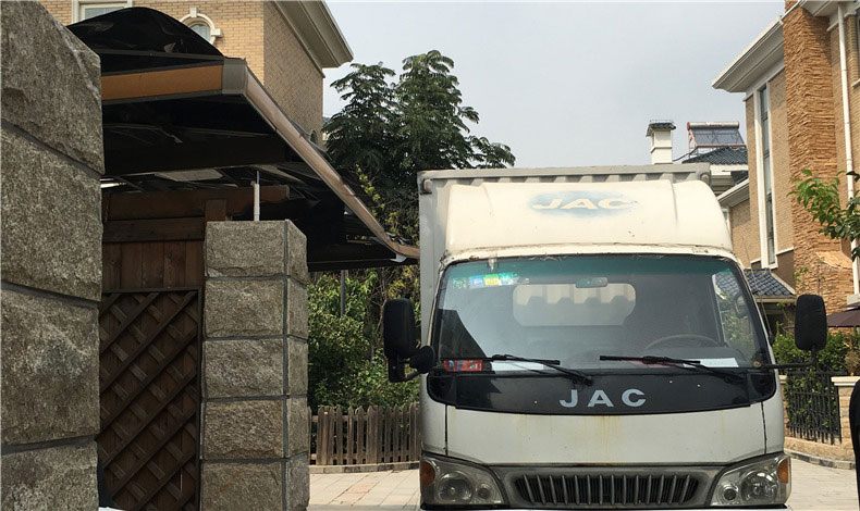 至尊卡爾自然風(fēng)車棚與箱貨碰撞會(huì)怎么？