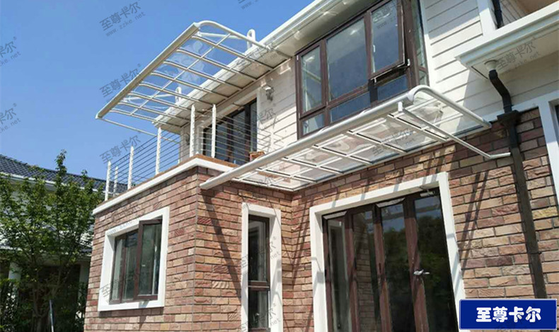 還在擔(dān)心安裝遮雨棚會(huì)影響室內(nèi)采光的問題嗎？