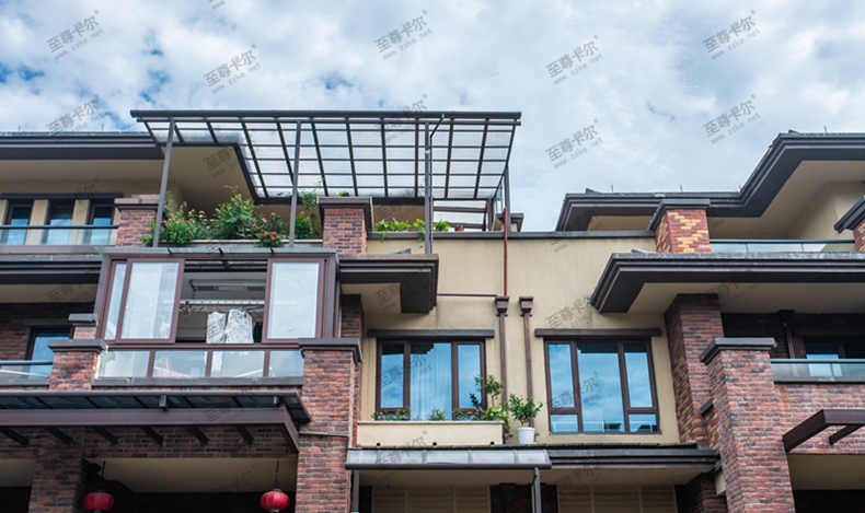 一個(gè)耐力板雨棚解決了許多業(yè)主的煩惱！——至尊卡爾