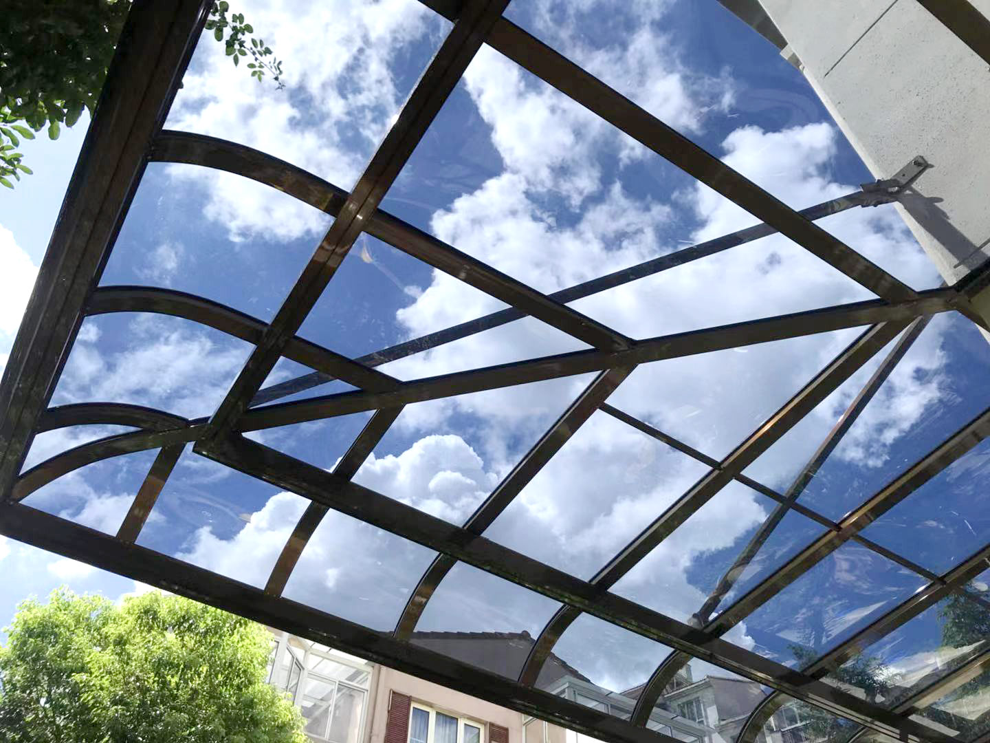 露臺(tái)后悔封玻璃頂了,現(xiàn)在才知道這種方法好多少倍！