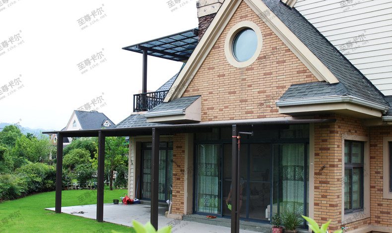 家里搭了一個露臺雨棚，材料選這種堅固耐用，再也不怕狂風(fēng)暴雨了