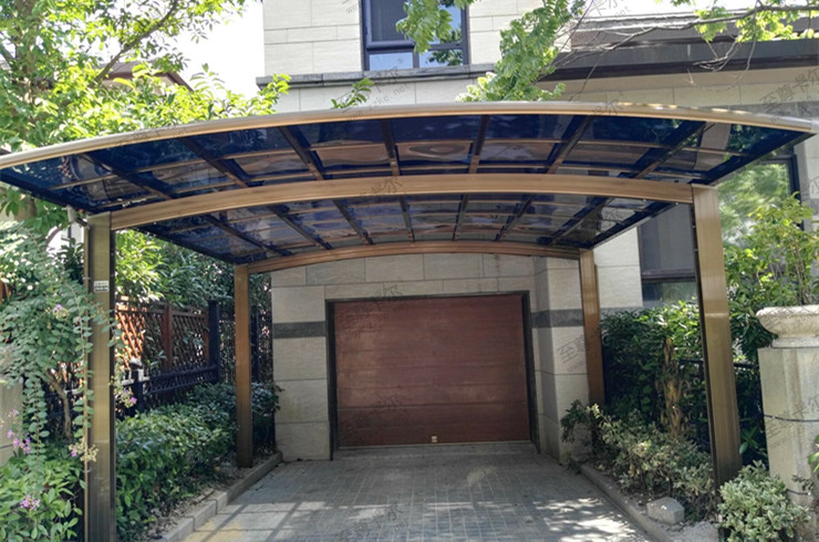 你真的知道要裝哪種車棚嗎？進(jìn)來了解陽光板車棚都有哪些缺點(diǎn)！