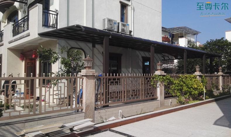 鋁合金遮陽(yáng)雨棚？露臺(tái)遮雨棚選擇哪個(gè)廠家？