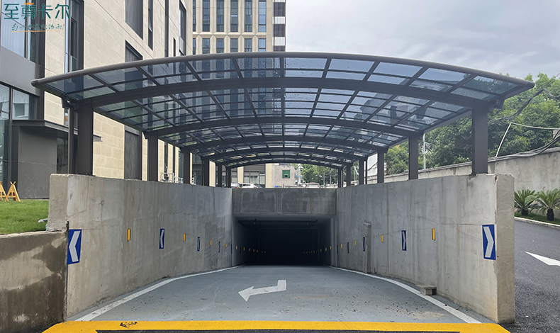 地下車庫雨棚廠家？停車場出入口雨棚？