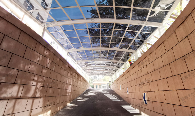 新型地下停車場(chǎng)雨棚你見(jiàn)過(guò)嗎？至尊卡爾雨棚