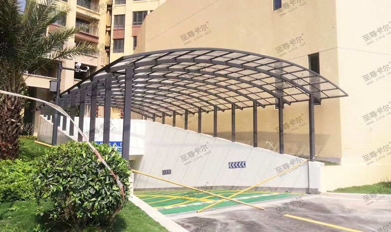 汽車坡道雨棚的壽命一般是多少年？至尊卡爾雨棚